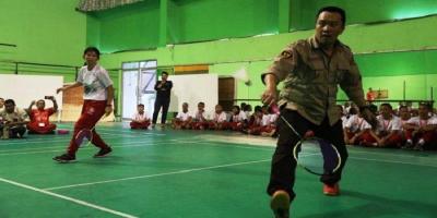 Semangati Atlet, Menteri Imam Bermain Bulutangkis 