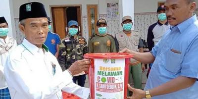 PKB Ranting Beraji dan Pengurus Ranting GP Ansor Beraji Lakukan Penyemprotan Disinfektan