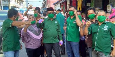 Anggota DPRD Sumut Bagikan Ribuan Masker di Jalan Thamrin Tebing Tinggi  