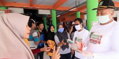 DPC PKB Kudus Bagikan Ribuan Masker Non Medis di Pasar Kliwon
