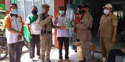 Giliran RSUD Tengku Sulung dan Puskesmas Pulau Kijang Dapat Bantuan Face Shield dari PKB Inhil