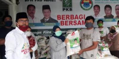 DPW PKB Sumut dan IKA PMII Sumut Bagikan 5 Ton Beras Kepada Warga Tak Mampu