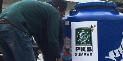 DPW PKB Sumbar Semprotkan Disinfektan di Pondok Pesantren Jabal Rahmah