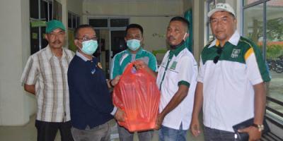 DPC PKB Karimun `Manjakan` Tim Medis dengan Puding dan Suplemen