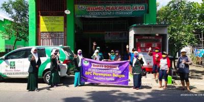 DPC PB Nganjuk Bagikan Masker Kepada Pengguna Jalan yang Keluar Rumah Tanpa Masker