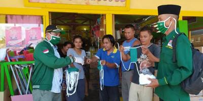 DPC PKB Bolaang Mongondow Bagikan Masker di Jalan Trans Sulawesi