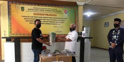 Penyerahan Tahap Dua, dr Saut: APD Face Shield Buatan PKB Inhil Luar Biasa