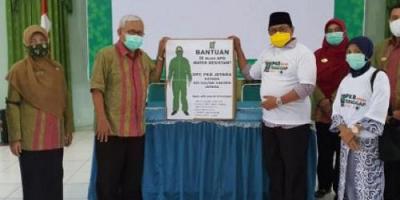 DPC PKB Jepara Sumbang 50 Baju Hazmat ke RSI Sultan Hadlirin