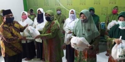 DPC PKB Demak Bagikan 2000 Paket Sembako