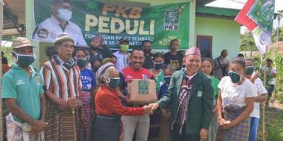 PKB Manggarai Timur Bagikan 900 Paket Sembako Kepada Warga Terdampak Covid-19