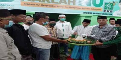 DPC PKB Serahkan Satu Unit Ambulance ke PCNU Cirebon