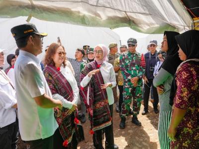 Di Balik Duka, Rustini Muhaimin Puji Solidaritas Tinggi Warga Tapanuli Selatan Pascabencana