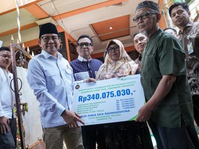 Menko Muhaimin Dorong Setiap Perusahaan Beri Jaminan Perlindungan Sosial bagi Pekerja