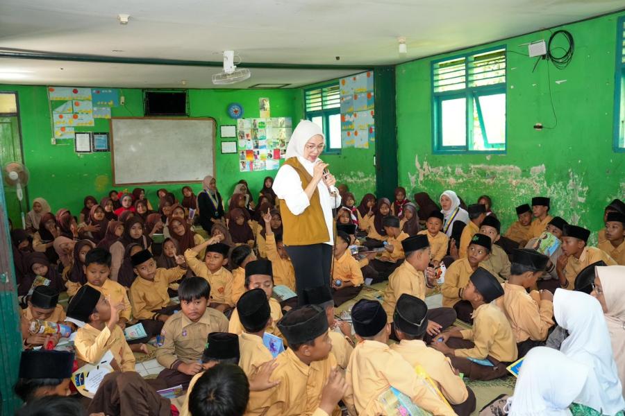Sapa Siswa MI YAPPI Balong, Rustini Muhaimin Tekankan Literasi dan Numerasi